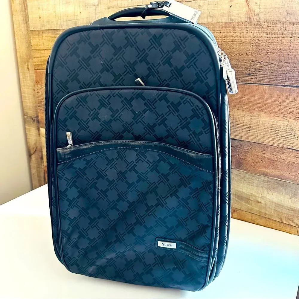 Tumi pre loved